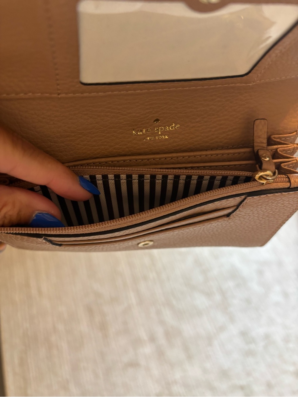 Kate Spade taupe pebbled leather wristlet clutch / wallet - Picture 4 of 6